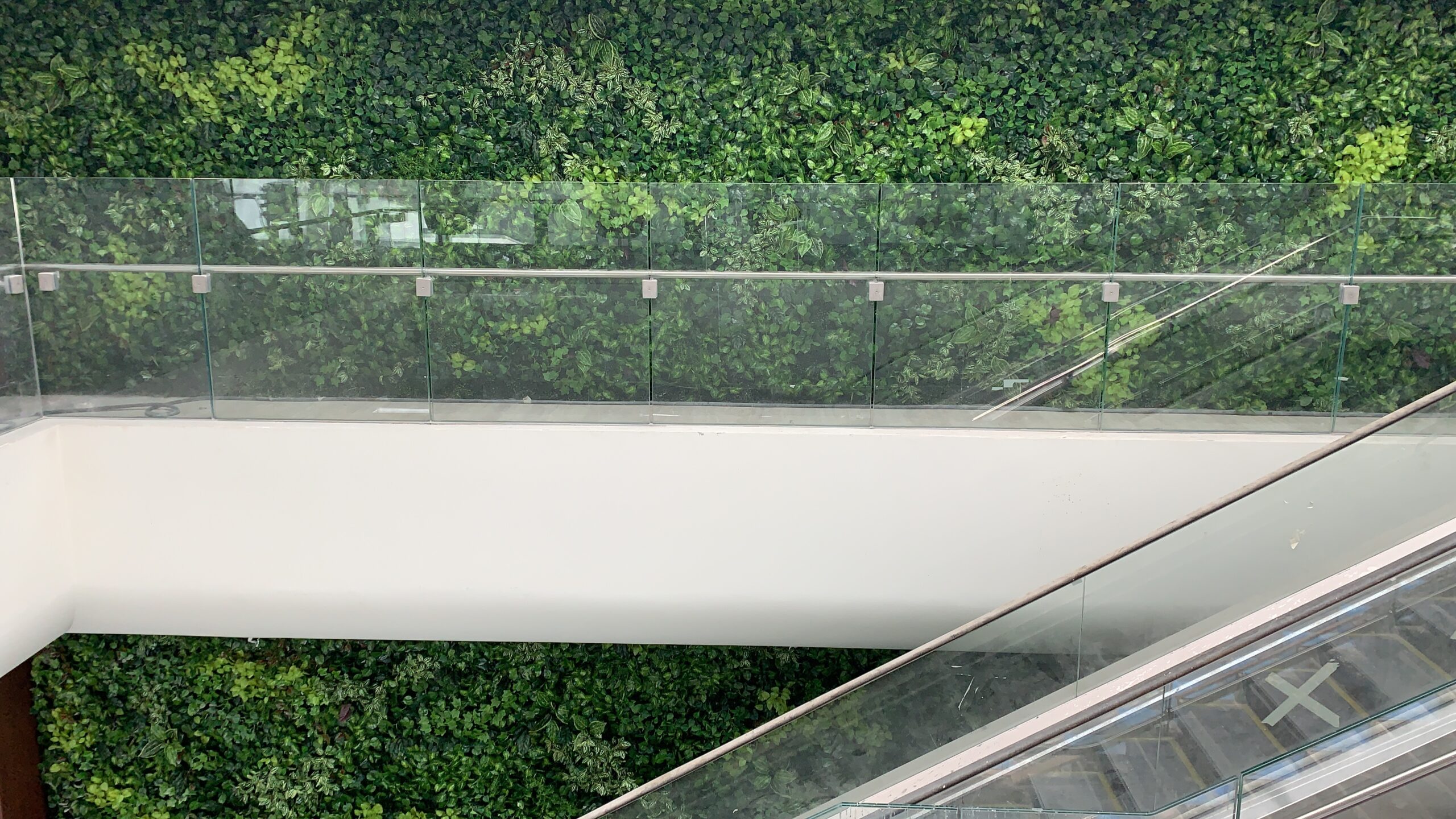 interior-designer-32 artificial green wall