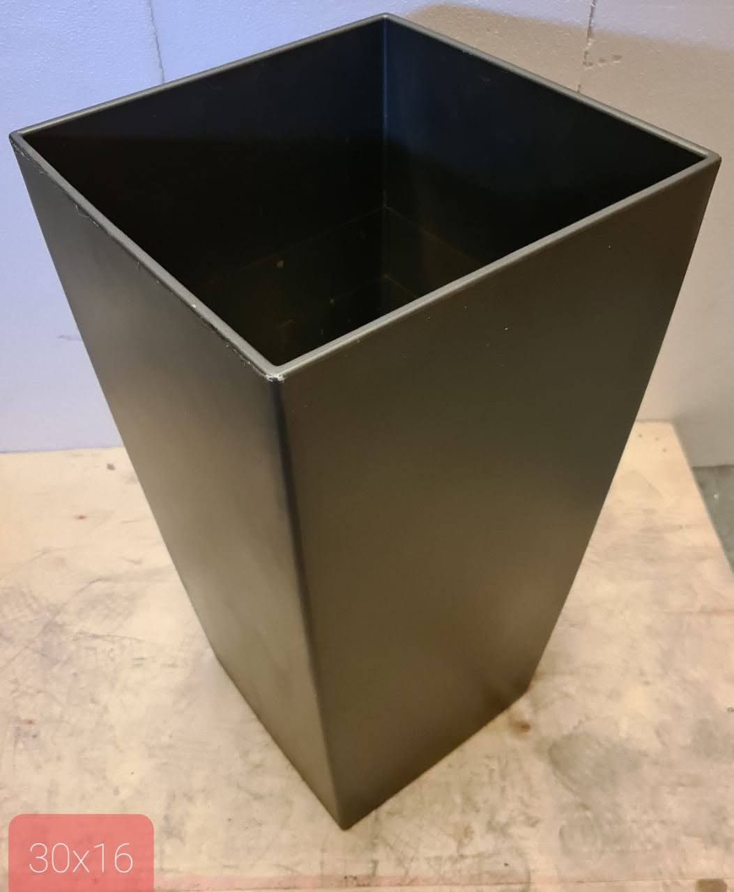 Tapered plant pot
