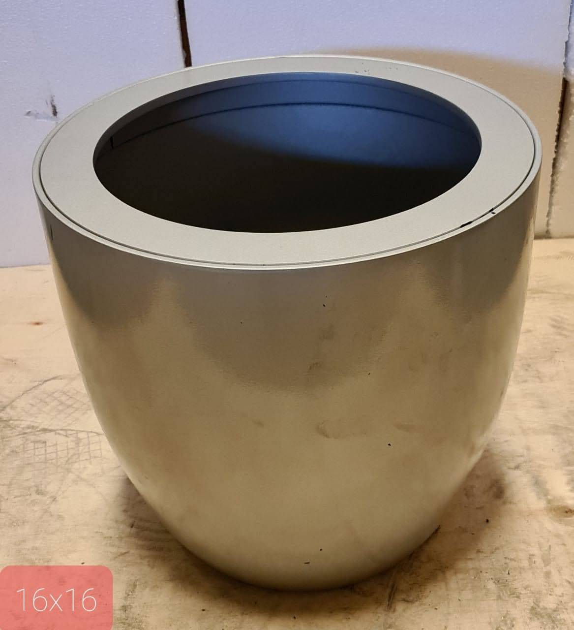 Chamaleon plant pot